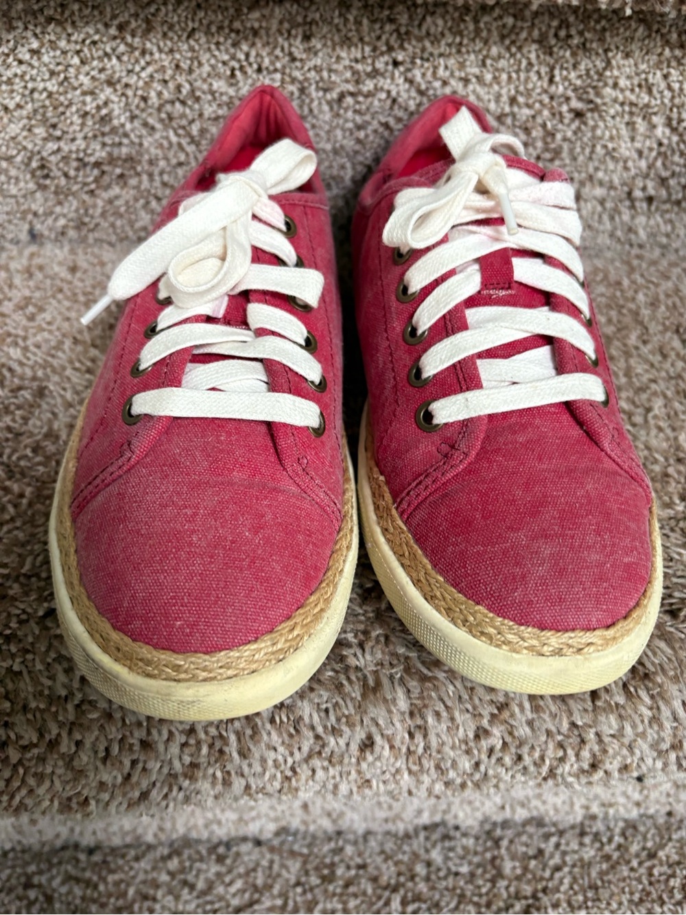 Vionic Women's Red Jean Fabric Sneaker Shoes. - Picture 13 of 14